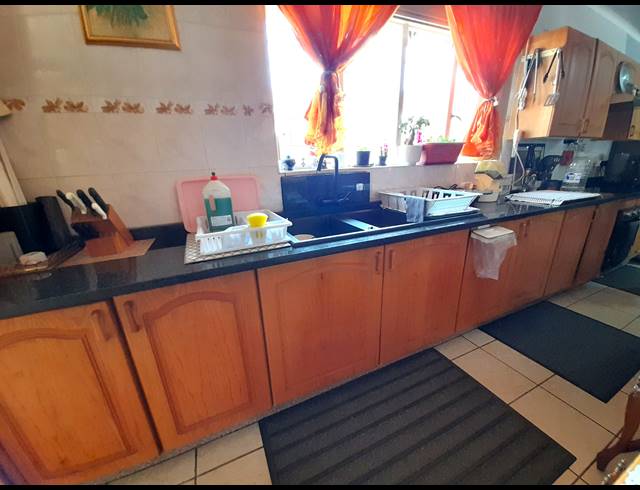 3 BEDROOM TOWNHOUSE FOR SALE IN ARCON PARK